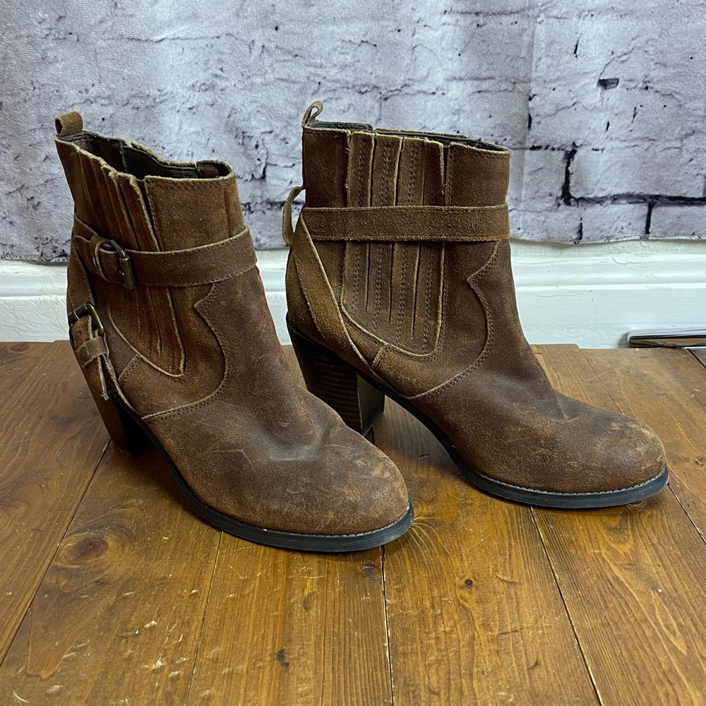 Very Volatile LA brown suede boots Womens size 8.5